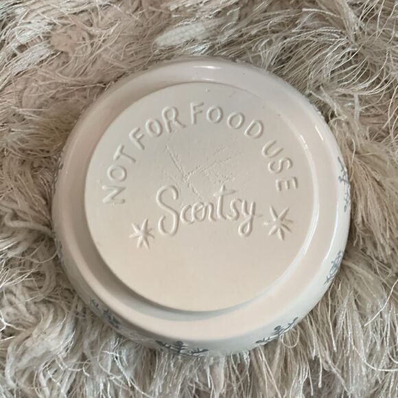 Scentsy 2010 Snow Day Wax Warmer Full Size Snowman Scene - Picture 14 of 17